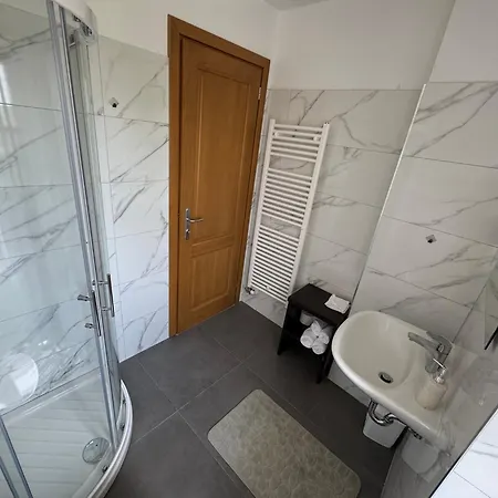 Grad Alojamento de Acomodação e Pequeno-almoço Kojsko