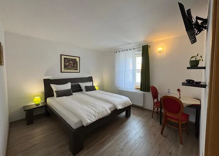 Nočitev z zajtrkom Grad